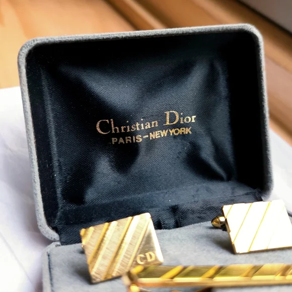 Dior vintage gold tone cufflinks and tie bar matching set - Picture 14 of 16